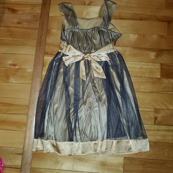 Girls dress - Picture 3 of 3